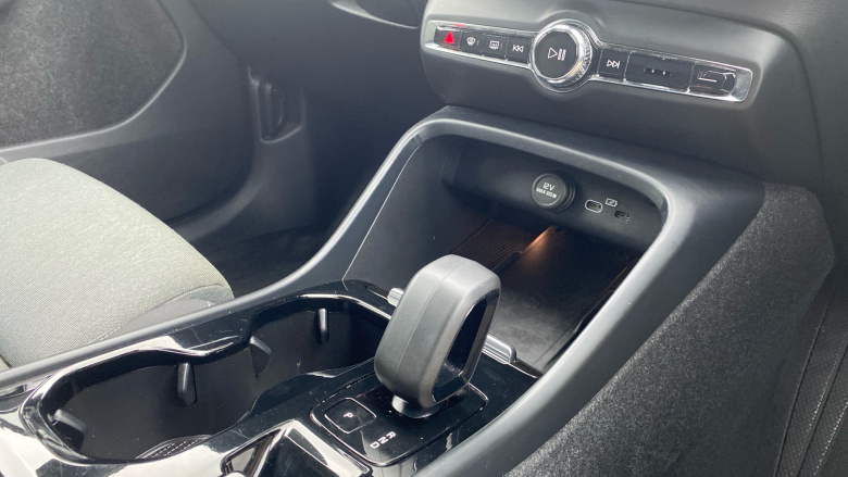 Volvo XC40 2.0 B4P Plus Dark 5dr Auto Petrol Estate